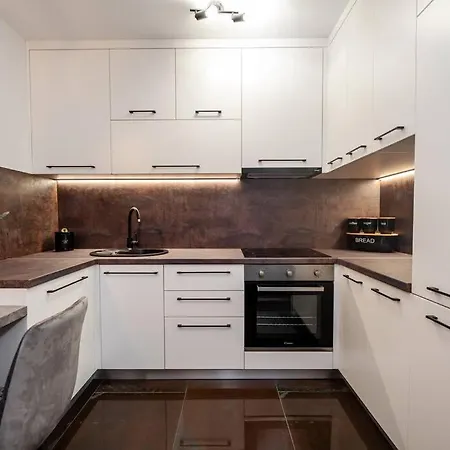 Warehouse Apartman *
